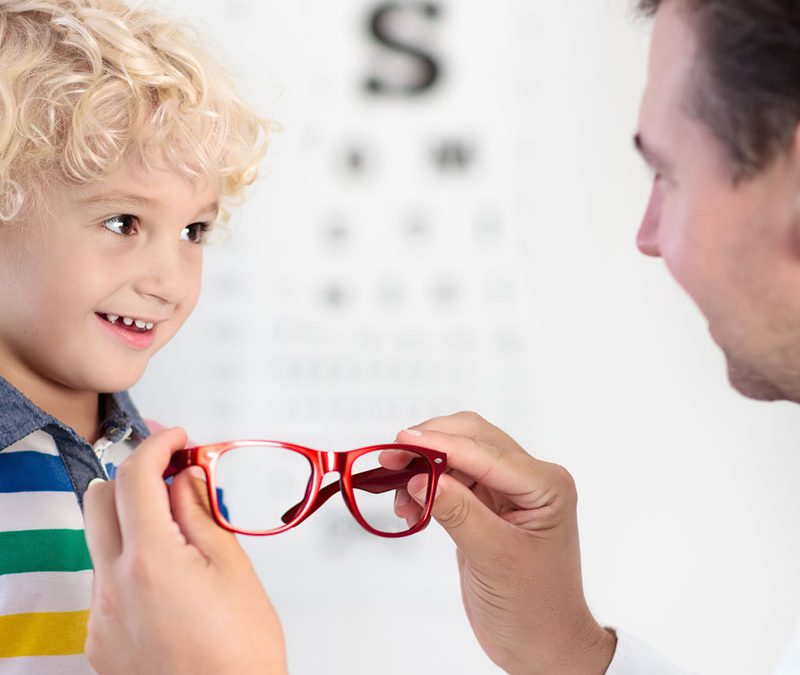 7 نشانه مشکل بینایی در کودکان 3