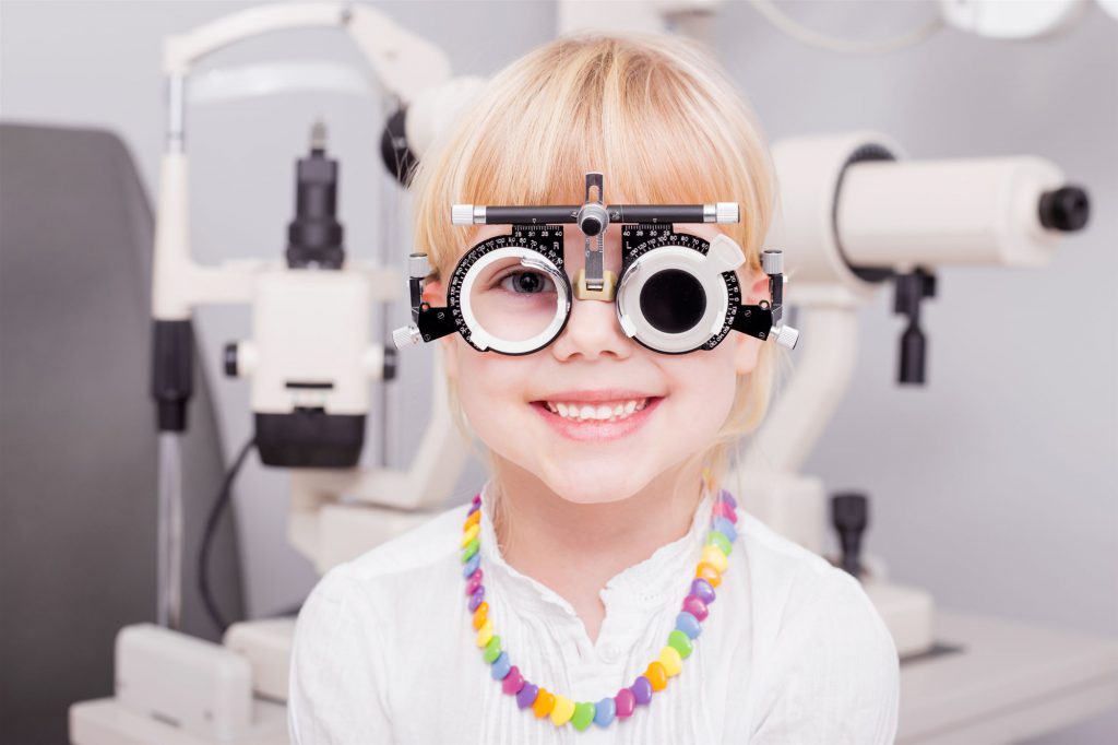 7 نشانه مشکل بینایی در کودکان